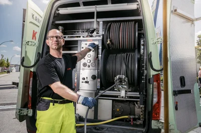 Kran Regensburg bei Hebearbeiten auf Baustelle