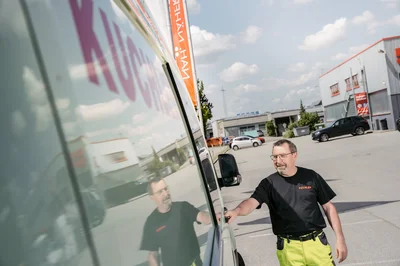 Schwerlasthebearbeiten mit Kran in Regensburg